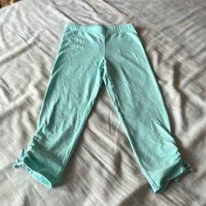 NWT Old Navy girls mint green capri leggings in size medium 8